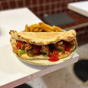 ساندویچ نشویل و توت فرنگی